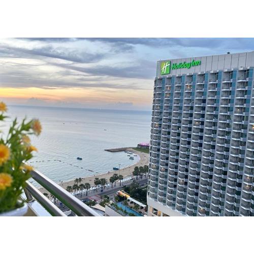 20FL Beach Front Huge 1-Bed Condo Next to 5-Star Hotels