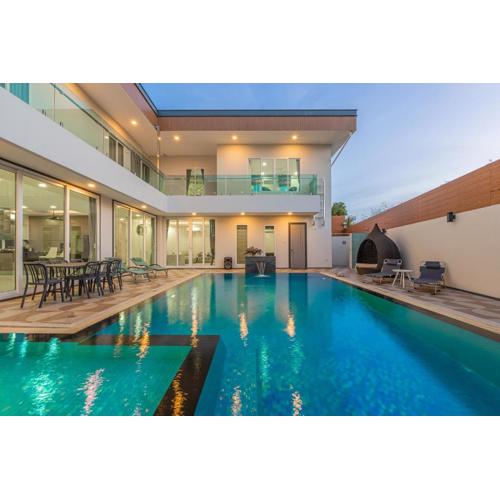 芭提雅21航站楼附近8卧9卫轻奢现代别墅带独立歌房