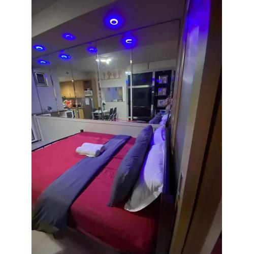 257-1BR 2 Queen size bed 1sofa bed 1 extra matress