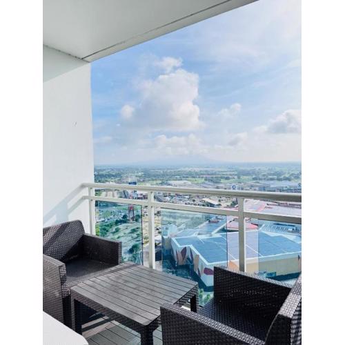 28th Floor Penthouse Studio