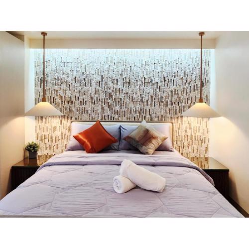 29c BGC Cozy Suite Steps Away From Major Malls with Paid Parking and Gym with Fast Wi-fi