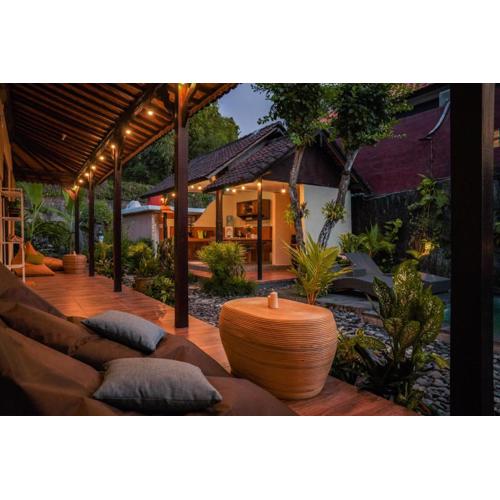 2BDR Classic Villa + Pool, Garden, Kitchen, Pond