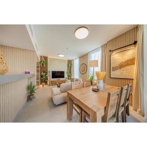 2BR Aljada Apartment - Forest Themed - Sleeps 6 - Balcony