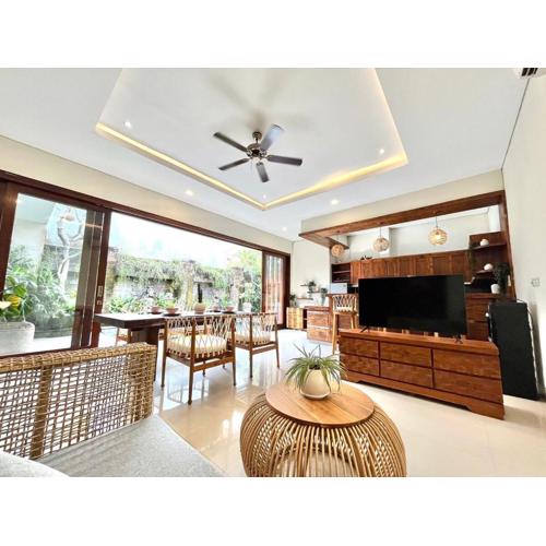 2BR Canggu Tropical Escape Villa 5Mins to Finns