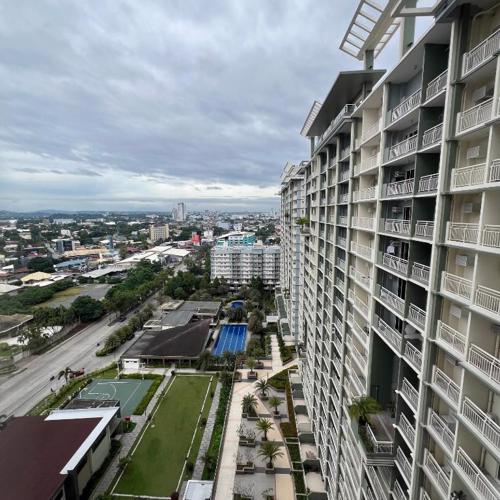 2br condo corner unit with 2 picturesque views from the balcony