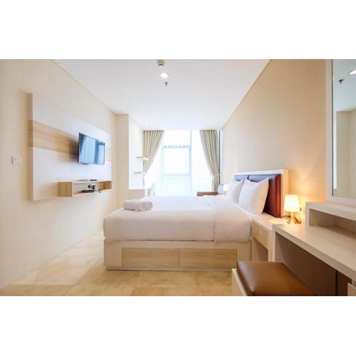 2BR Cozy and Modern L'Avenue Apartment By Travelio