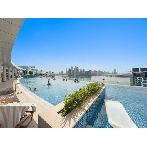2BR Palm Jumeirah with pool on roof amazing view