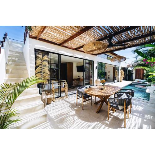 2BR Pool Rooftop Villa in Seseh with 5 minutes Ride to Beach Staff