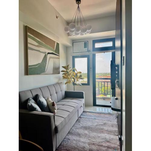 2Br QC Furnished Condo w 300mbps Net Free Pool Use