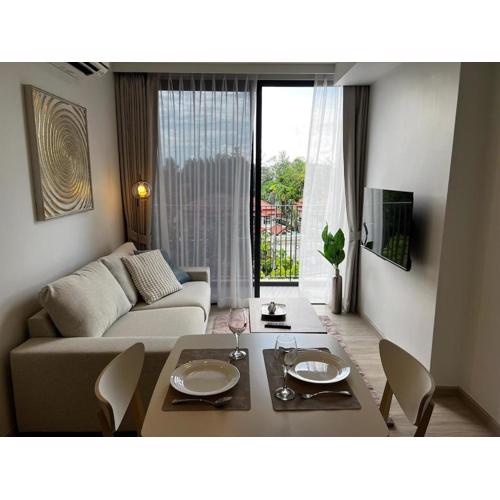 2BR Rooftop Pool & Gym Laguna Skypark