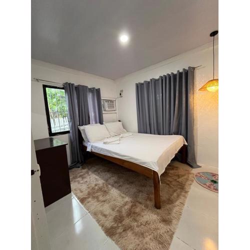 2BR spacious 600mbps 4 minutes walk to the beach