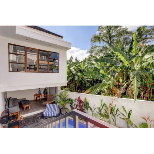 2BR Villa and Pool, central Canggu with lush greenery
