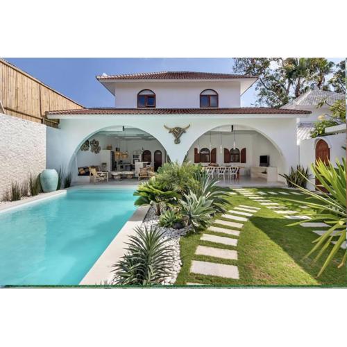 3 bedr Mediterranean vibes private pool 5min beach