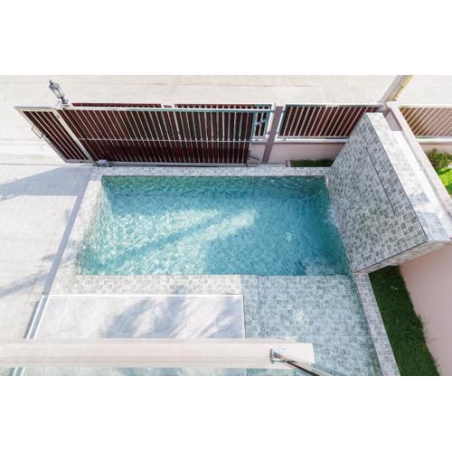 3-bedroom, 3-bathroom townhouse, community with swimming pool, gym, walking street for 20 minutes by car