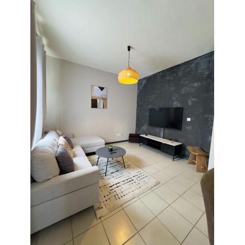 3 Bedroom Apt 1min Walk to Beach - AO11