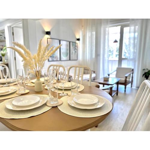 3 Bedroom Beachside apartment - 30 Secs from beach