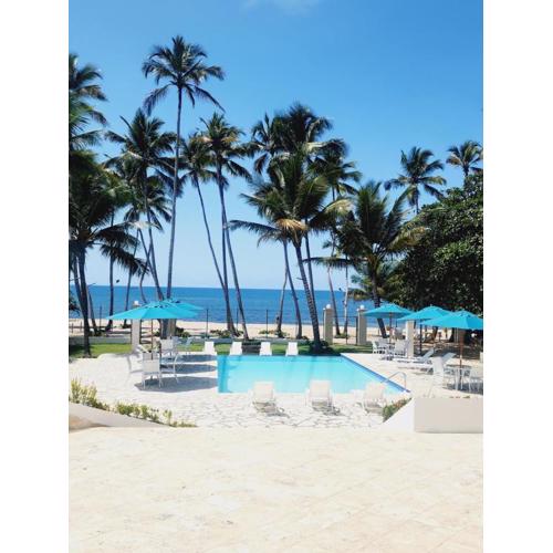 3 bedroom, front of the beach and pool