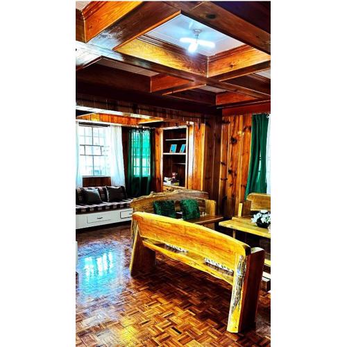 3 Bedroom House in the Heart of Baguio with Garage