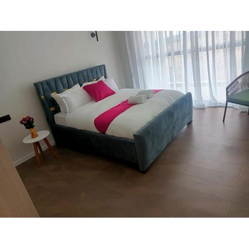 3 bedroomed apartment, 3 bathrooms and fully furnished