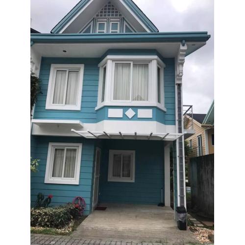 3 Bedrooms 3 Baths Victorian style Townhouse Fully Furnished
