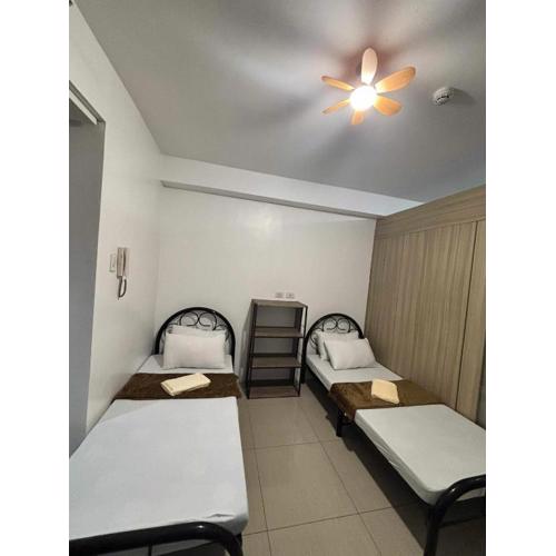 3 single beds transient room mall of asia pasay