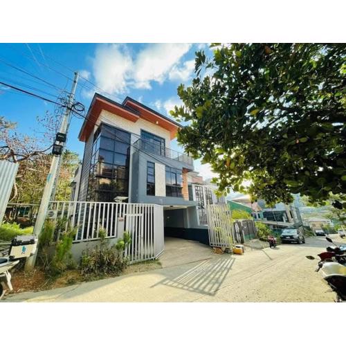 3 Storey Baguio Modern Transient House by DeiGratia