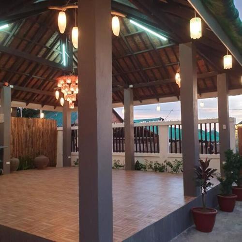 30 persons Beachfront, Aircon rooms and pool access