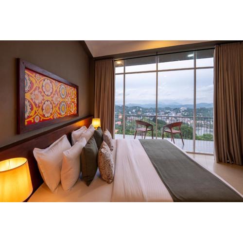 360 Viewpoint by Queens Mount