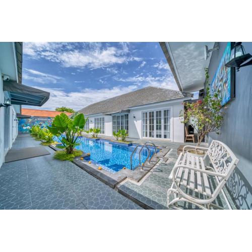 3BD Modern Apartment in Sanur with BBQ & huge shared pool