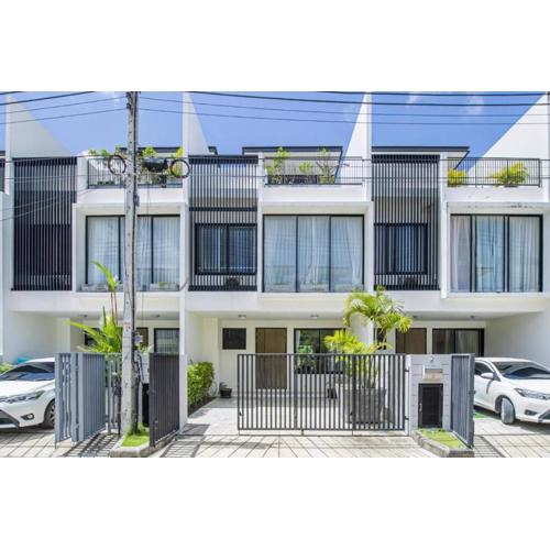 3BDR Townhouse in Laguna Park