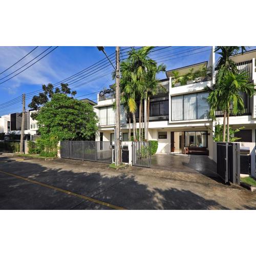 3bdr Townhouse Laguna Park by CapitalPro 131