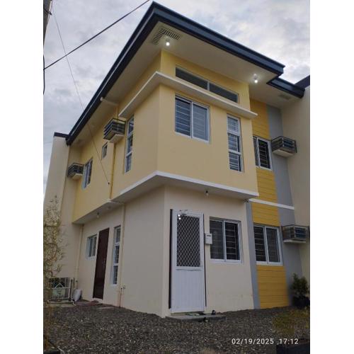 3BR 2-Storey Home near Airport