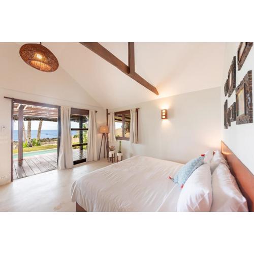 3BR Beachfront Villa, Pool, Garden, Surf Spot