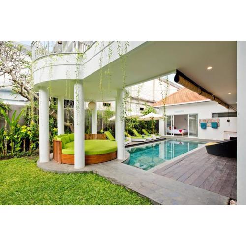 3BR Del Mar Beach Villas Near La Plancha Seminyak