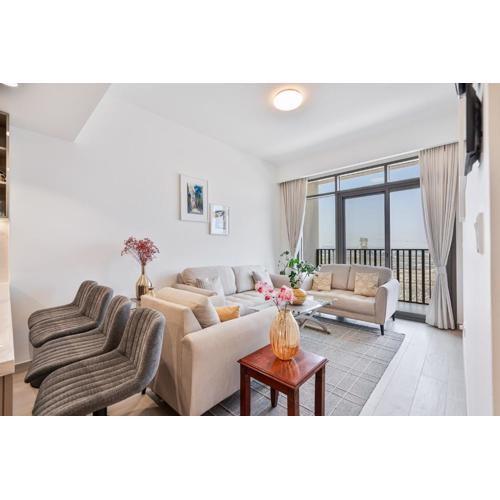 3BR Elegant Haven with Gym, Pool and 2 Parking Spaces