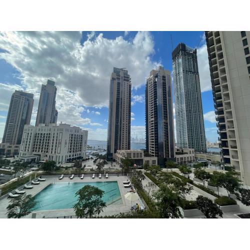 3BR Haven with Burj Views by MagnoliasVHR