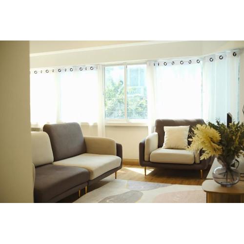 3BR in China Town, Rare to find 2 mins from MRT train