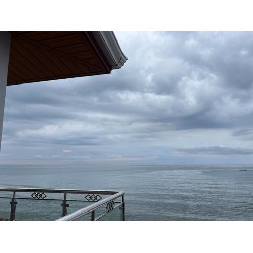 3BR Oceanfront Vacation House in Lila, Bohol