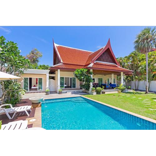 3BR Villa Barnabé with Lush Garden