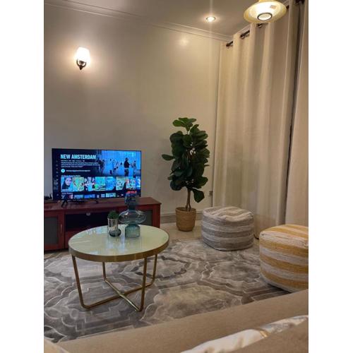 3BR with pool & gym Apartment by MAS