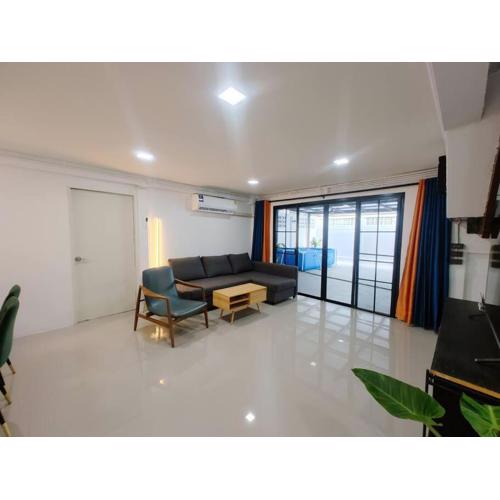 辉煌夜市 4房泳池花园别墅 订4日提供免费接机一次