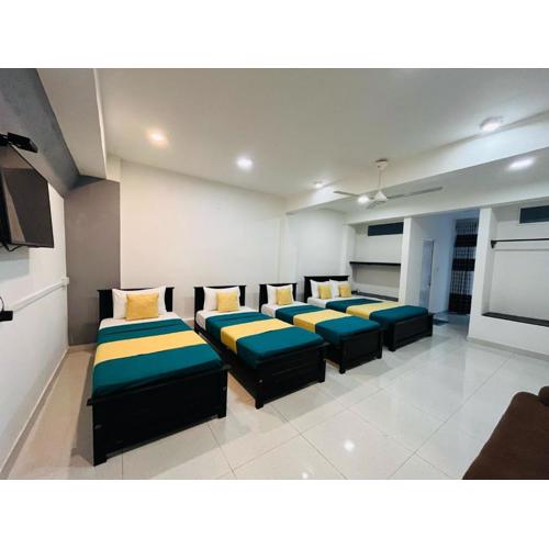 4 Axes Deluxe Family Studio Ella