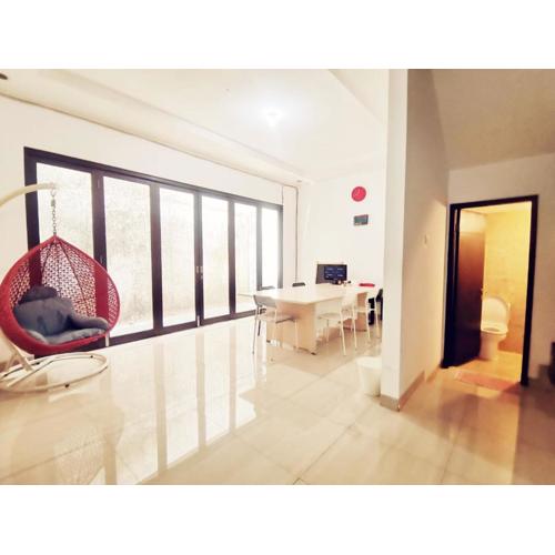 4-Bedroom Home in South Jakarta Nuansa Swadarma Residence by Le Ciel Hospitality