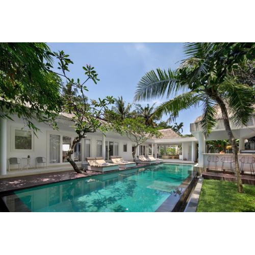 4 bedroom Jungle Oasis in Pererenan