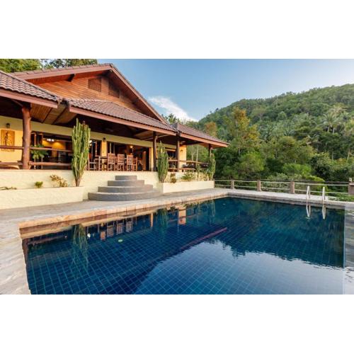 4 Bedroom villa with stunning sea & sunset view