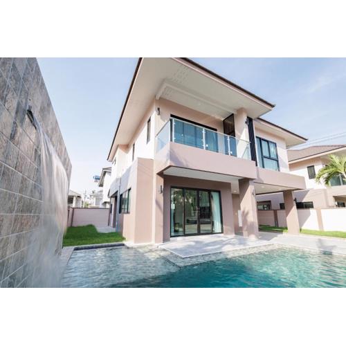 4 bedrooms, 4 bathrooms, villa with swimming pool, free Wi-Fi, party available