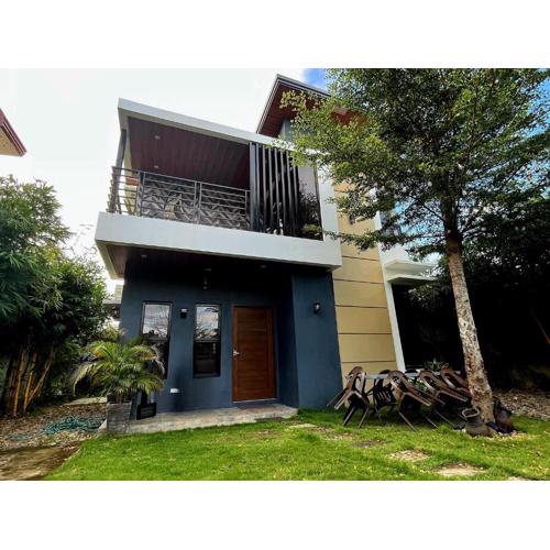 4 bedrooms Villa AR3 Vacation House -close to Silay Airport