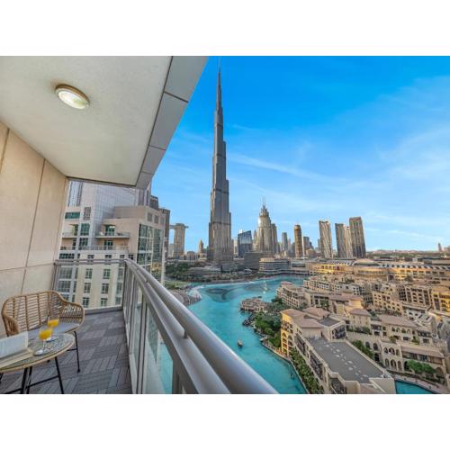 4 BHK In Downtown with Iconic Burj Khalifa Views, 2 minutes walk to Dubai Mall
