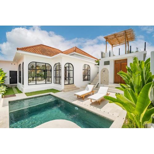 4 mins to the beach! New Modern Luxe Pool Villa