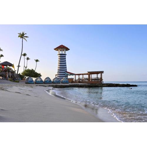 404-C Luxurious Apartment 5 Minutes from the Beach